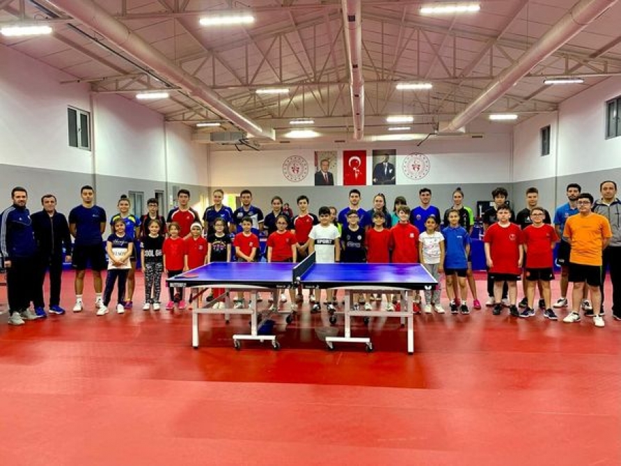 Stolüstü tennisçilərimizin təlim-məşq toplanışı başa çatdı